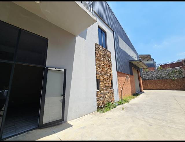 677M² WAREHOUSE TO LET IN COSMO BUSINESS PARK